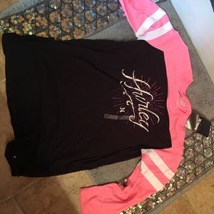 3/4 length sleeve T-shirt.